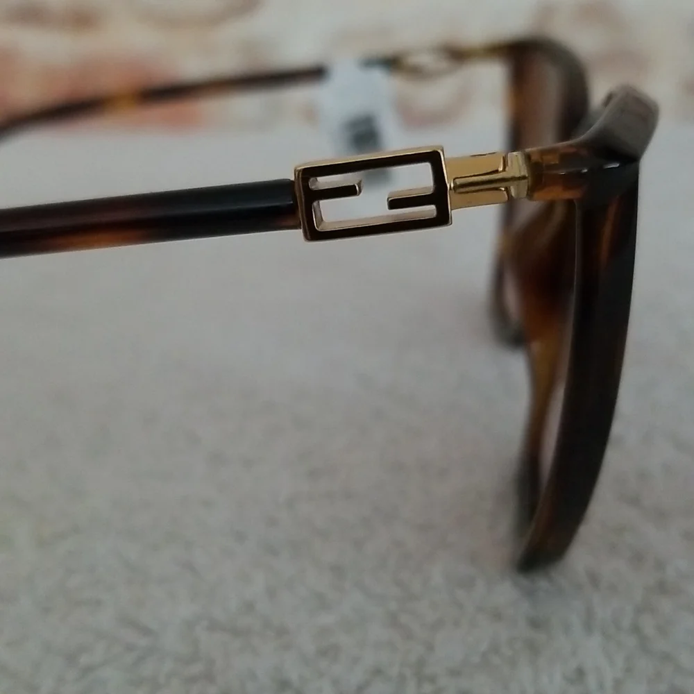 New Fendi Injection Plastic Cat-Eye Sunglasses - Picture 10 of 16